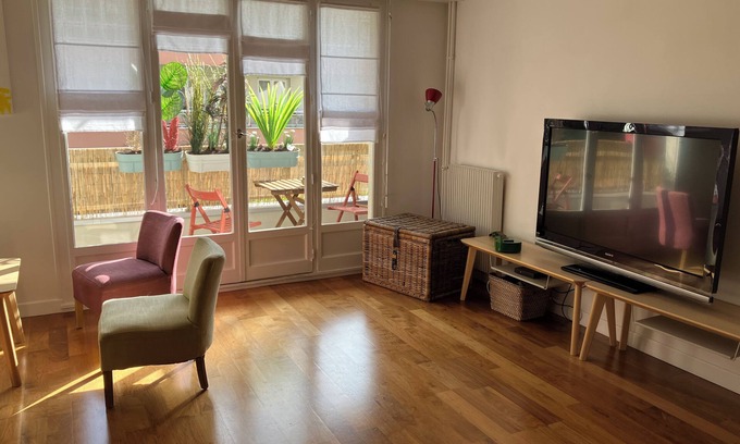 Chatou Apartment | Cosy, quiet apartment with balcony and parking