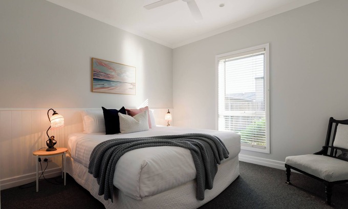 Beauty Point House | Cosy Self-Contained Unit with QBed, Parking & Wifi