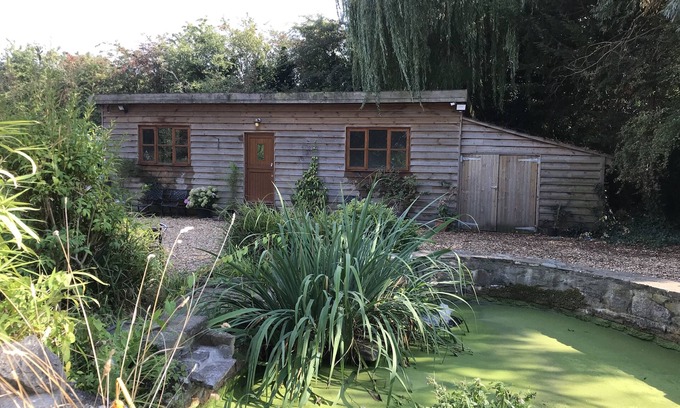Coalpit Heath Cabin | Cosy South Gloucestershire Cabin Retreat