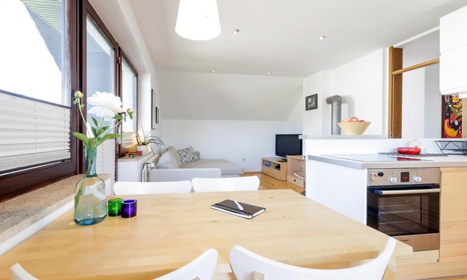 Zirovnica Apartment | Cosy & Spacious Apt. Benč