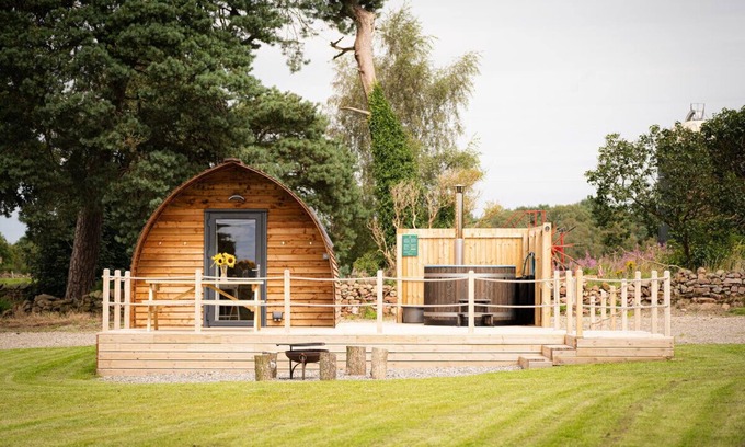 Wing Cabin | Cosy Spacious Cabin with Wood Fired Hot Tub