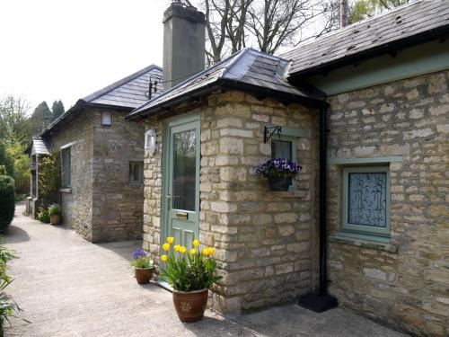 Cirencester House | Cosy Stone Cottage, The Bungalow Perrotts Brook
