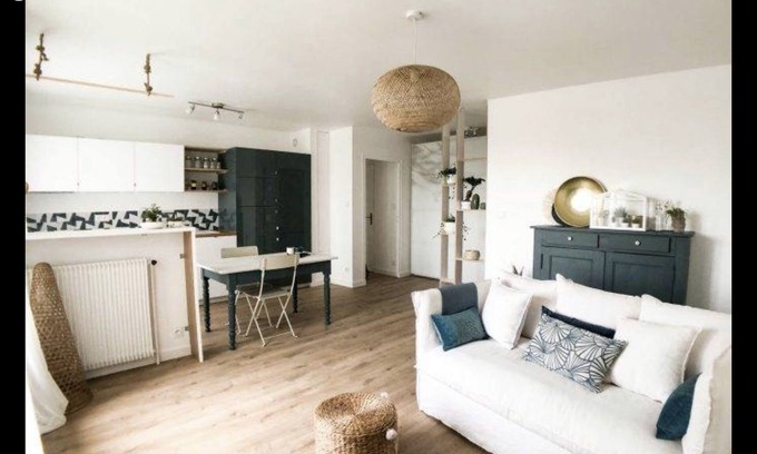 7th Arrondissement Apartment | Cosy T2 apartment - Lyon 7th metro streetcar - Parking - Charming furnishings
