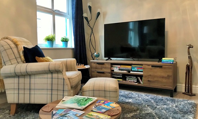 Pembroke House | Cosy townhouse in heart of Pembroke. Sleeps 4, pet-friendly!