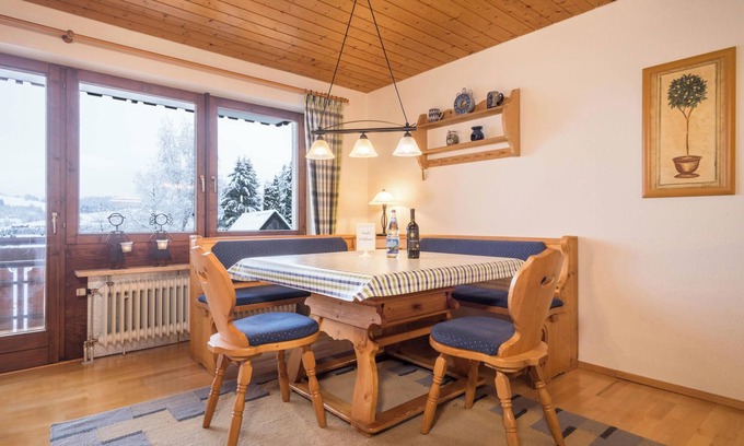 Irsengund Apartment | Cosy Vacation Apartment "Bergblick" with Great View, Two Balconies & Wi-Fi