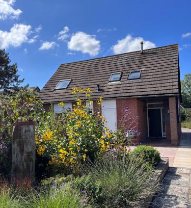 Bruinisse House | Cosy Vacation home with large fenced garden