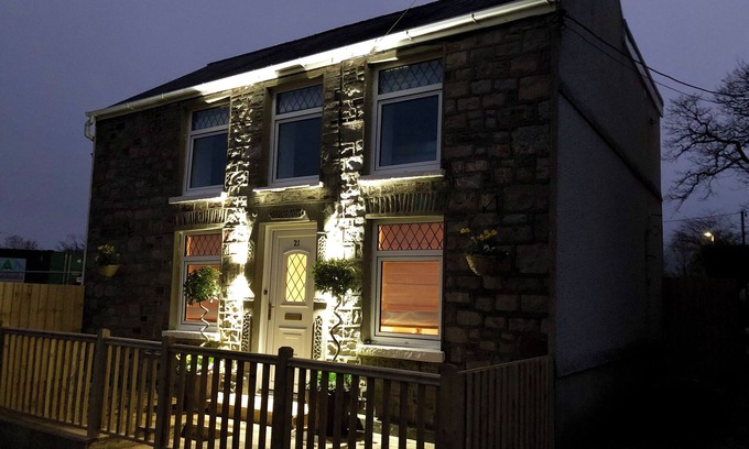 Margam Cottage | Cosy Welsh Cottage Brecon Beacons close to stunning walks and dog friendly.