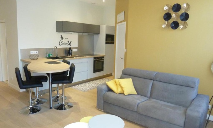 Bergues Apartment | Coté Cour