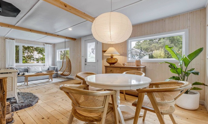 Saint-Augustin-de-Desmaures Ski Chalet | Cottage SKYE | River view | Fireplace | Quebec