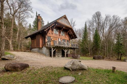 Lac-Superieur Ski Chalet | Cote Nord Tremblant Chalet Martin