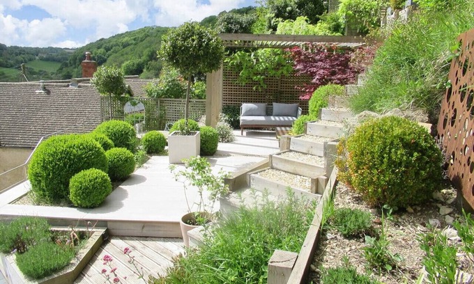 Nailsworth House | Cotswold Hillside Retreat with Stunning Views