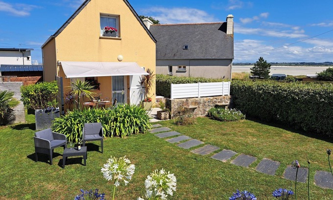 Plouneour-Trez House | Cottage in Plouneour-Trez with Sea View