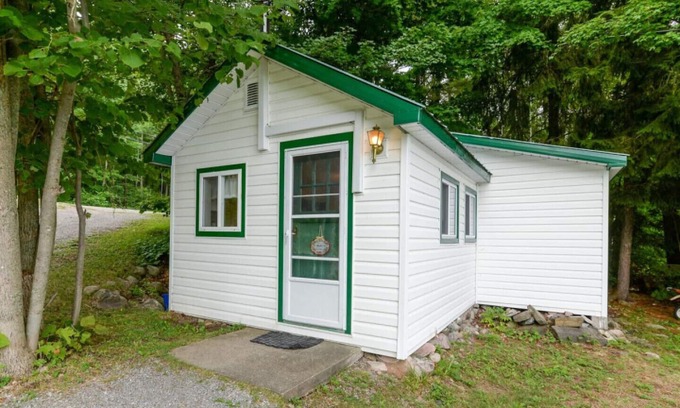 Addington Highlands Cottage | Cottage #1: pristine waterfront! Cabins at Bon Echo's Edge