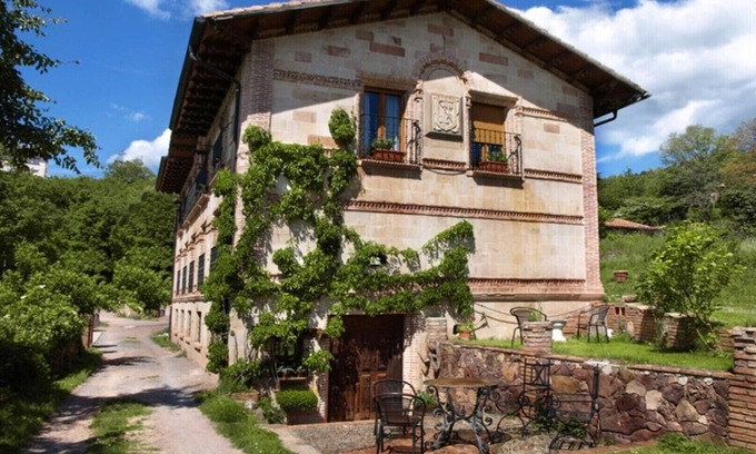 El Rasillo de Cameros Cottage | Cottage, 20 people, garden, barbecue, pets allowed