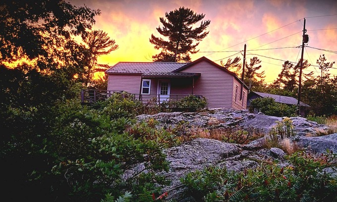 Carling Cabin | Cottage #3- 2 Bedroom Cottage at Katawoda Cottages