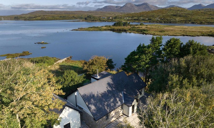 Cashel Cottage | Cottage 424 - Cashel - sleeps 6 guests in 3 bedrooms