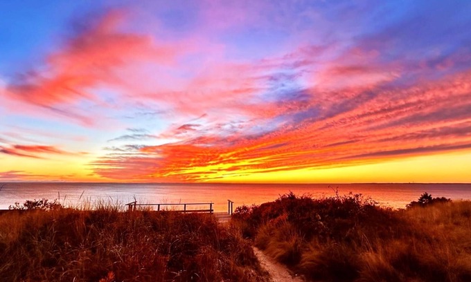 Truro Cottage | Cottage #8 - Spectacular views of Cape Cod Bay on a private association beach!