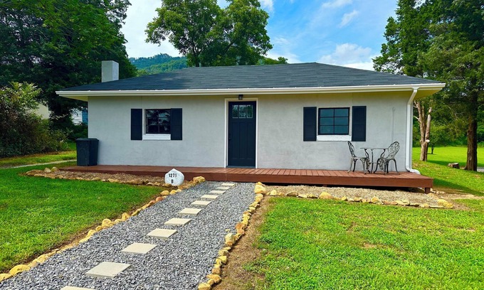 Pinnacle Cottage | Cottage at Pilot Mountain