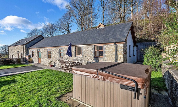 Glandyfi Cottage | Cottage by Cardigan Bay with Hot Tub