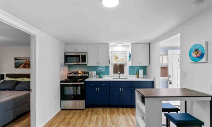Warwick House | Cottage by the Sea
