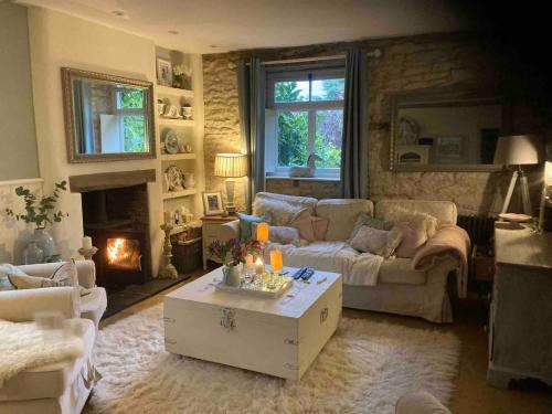 Witney Apartment | Cottage c1790, Superb central Witney, free parking