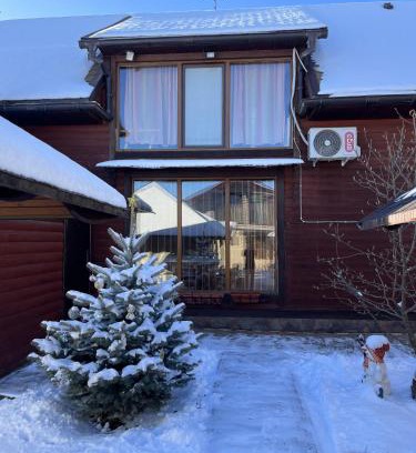 Verbovets House | Cottage 'Carolina' with hot tub, sauna and BBQ area