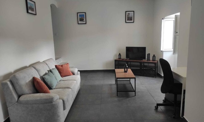 Alandroal Cottage | Cottage 'Casa Da Mina' with Private Terrace, Wi-Fi and Air Conditioning