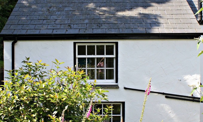 Morfa Bychan Cottage | Cottage Close To The Coastal Path and Beaches Of Borth Y Gest & Morfa Bychan