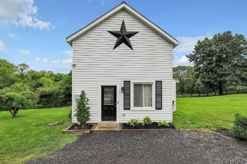 Lovettsville House | Cottage Escape in Virginia Wine Country