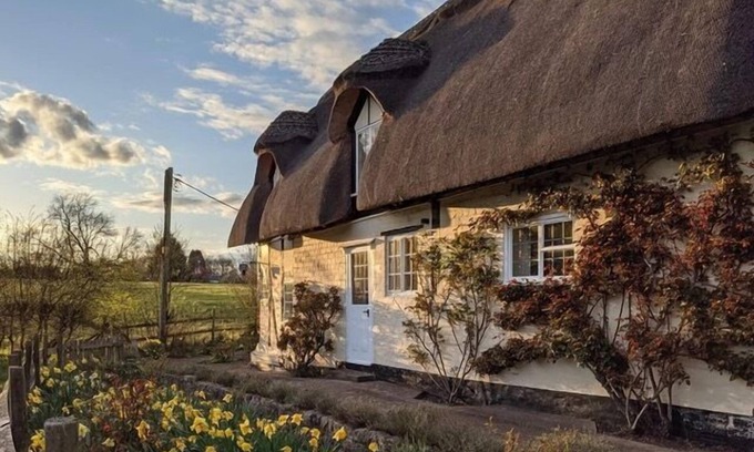 Callow End Cottage | Cottage-Fireplace-Garden-PetsOK-3BR-Parking