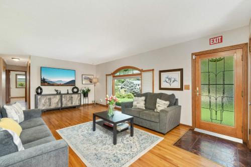 Cottage Grove House | Cottage Grove Haven, Spacious 4-Bed, 3 Baths Retreat