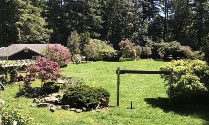 Fort Bragg House | Cottage Hideaway in the Redwoods—Less Than One Mile from the Ocean