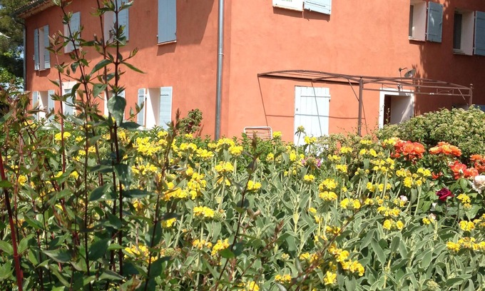 Aix-en-Provence Apartment | Cottage in Aix en Provence with terrace in restored country house