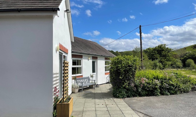 Borth Cottage | Cottage In Dôl Y Bont, Near Aberystwyth, Ceredigion, Wales.