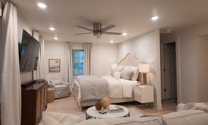 Fayetteville Cottage | Cottage in the shadow of the stadium!