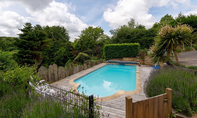 Rochefort-en-Terre House | Cottage 'Les Sapins' with Shared Pool, Shared Terrace and Wi-Fi