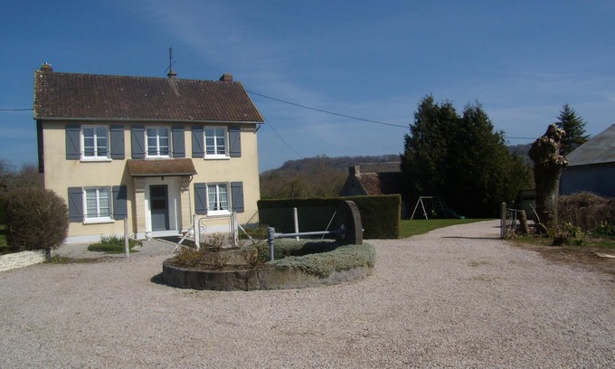 Montreuil-la-Cambe House | "cottage motte" large friendly cottage in the countryside with large spaces