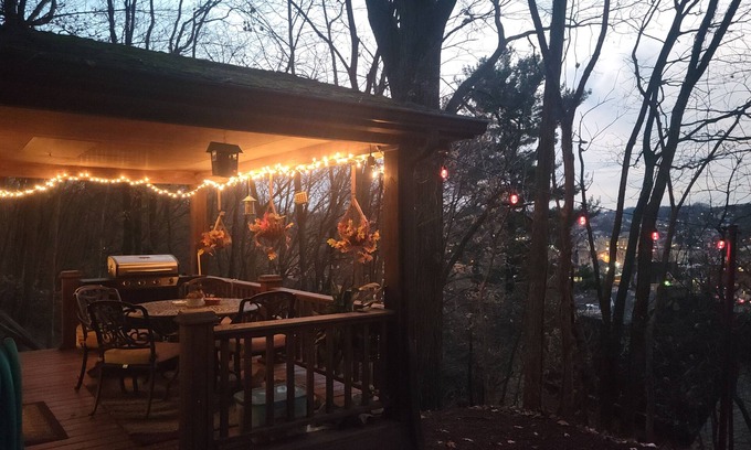 Carnegie Cottage | Cottage near Pittsburgh - Pet Friendly, No Pet/Cleaning Fees, Secluded & Quiet
