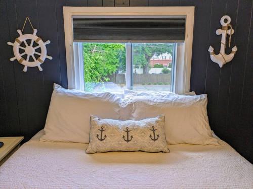 Erie House | Cottage Near Presque Isle & Lake Erie Boat Parking