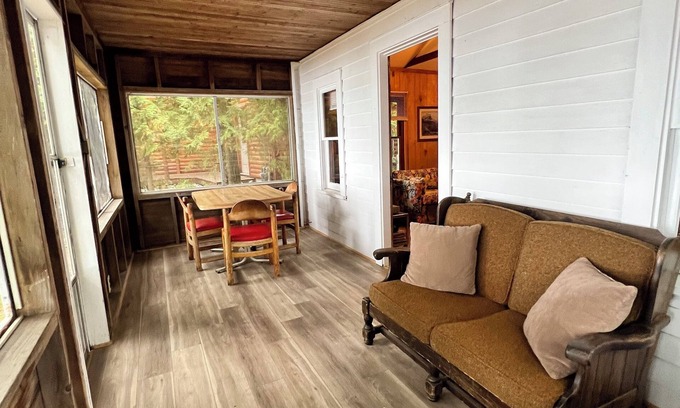 Herron Cottage | Cottage Number "1" is a Terrific 2-bedroom cottage on Hubbard Lake