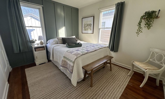 Fairfield House | Cottage On 3rd Street