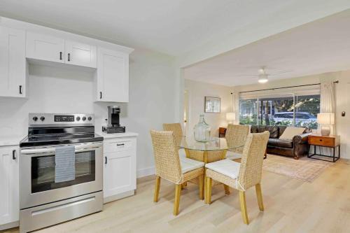Stuart House | Cottage on California