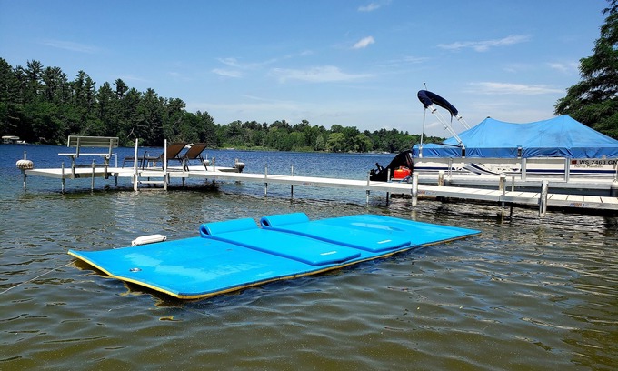 Waupaca Cottage | Cottage on Long Lake on the Chain O' Lakes with sandy shore and pontoon rental.