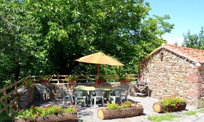 Mazeyrat-Aurouze House | Cottage on the edge of the forest and near the gorges of the allier