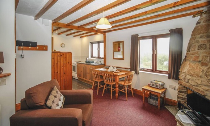 Saint Breward Cottage | Cottage sleeping 3 with views of lake