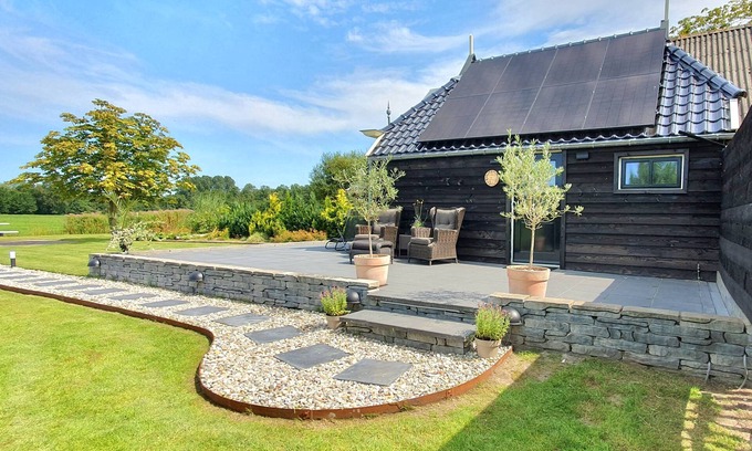 Oldekerk Cottage | Cottage the Bird's Nest with jacuzzi