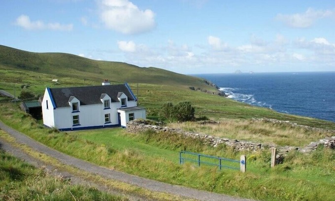 Kildreelig House | Cottage with a stunning sea view on the south-west coast of Ireland