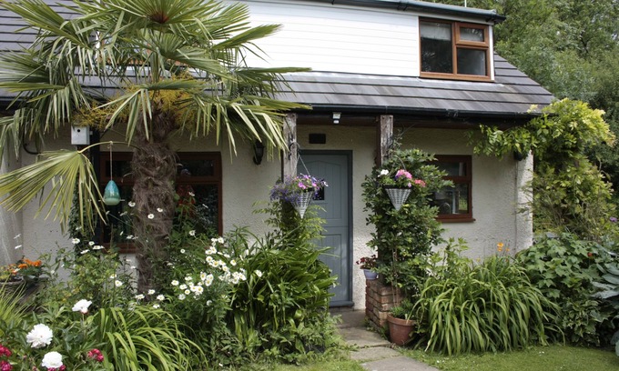 Grimsby Cottage | Cottage with beautiful views - Dog friendly (cosy and tranquil)