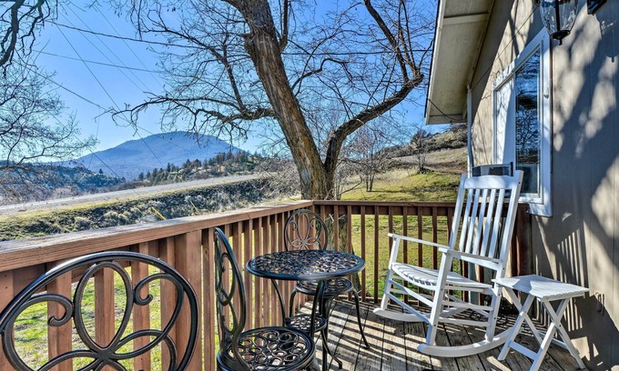 Hornbrook Cottage | Cottage with Fire Pit + Deck on The Klamath River!