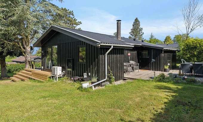 Skibby House | Cottage with fjord view in lovely Vellerup